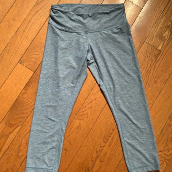lululemon athletica Pants - Lululemon Wunder Under crops heathered blue siz 6